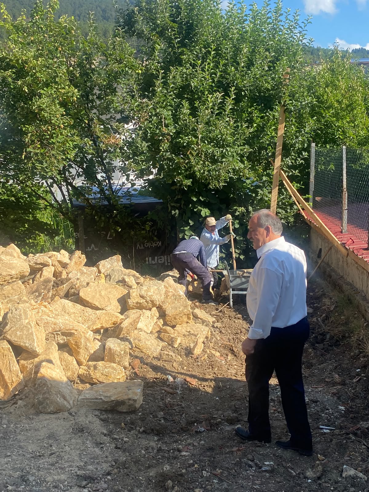  TAŞ DUVARIN YAPIMINI TAMAMLADIK