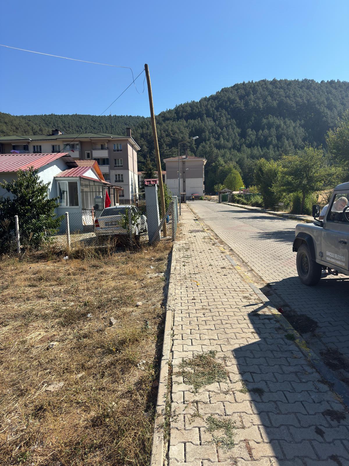 BELDEMİZDE BOZUK OLAN PARKE VE BORDÜR TAŞLARININ BAKIM VE ONARIM ÇALIŞMALARI YAPILDI 
