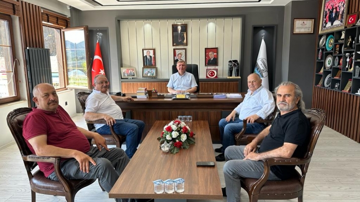 Başkan Vahit Aydın, Osmancık Belediye Başkanı Ahmet Gelgör'ü ziyaret etti